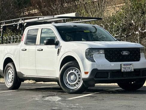 Used 2025 Ford Maverick XLT w/ Equipment Group 302A image 2