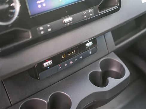 New 2024 Mercedes-Benz eSprinter 170 Cargo image 29