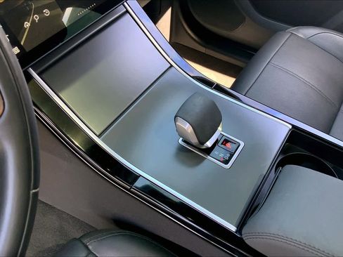 Used 2025 Land Rover Range Rover Velar Dynamic SE image 15