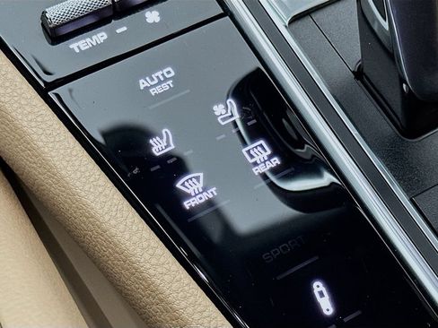 Certified 2023 Porsche Cayenne Platinum Edition AWD/4WD image 22