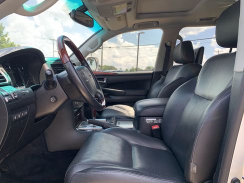 Used 2015 Lexus LX 570 4WD w/ Luxury Package image 16