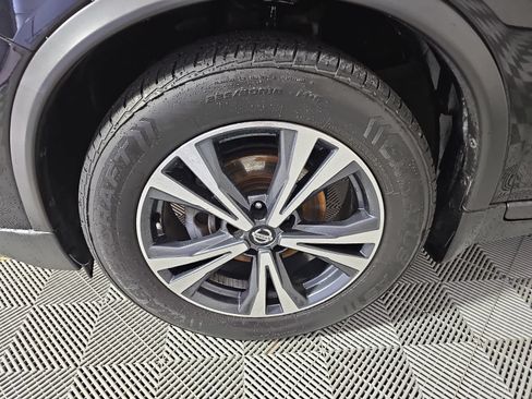 Used 2019 Nissan Rogue SV w/ Premium Package FWD image 10