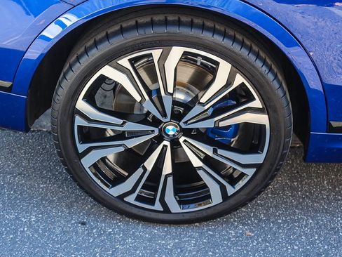 Used 2025 BMW X7 M60i image 8