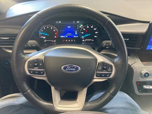 Used 2022 Ford Explorer XLT w/ Equipment Group 202A image 26