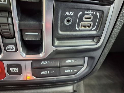 Used 2020 Jeep Wrangler Unlimited Rubicon w/ Steel Bumper Group AWD/4WD image 11