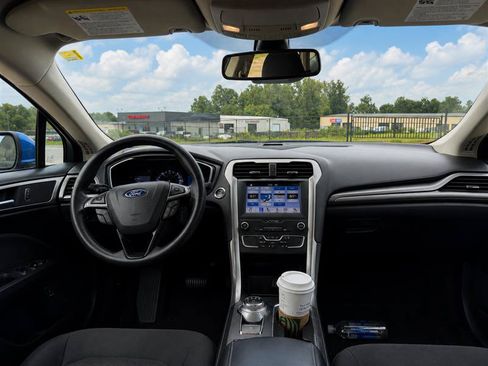 Used 2019 Ford Fusion SE FWD image 14