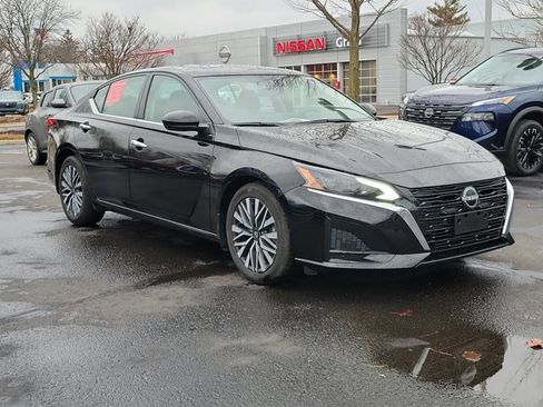 Certified 2023 Nissan Altima 2.5 SV w/ SV Premium Package image 2