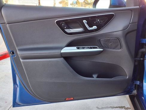 Used 2025 Mercedes-Benz GLC 300 GLC 300 image 12