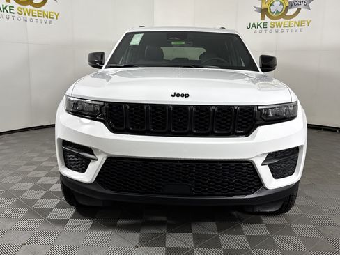 New 2025 Jeep Grand Cherokee Altitude image 2