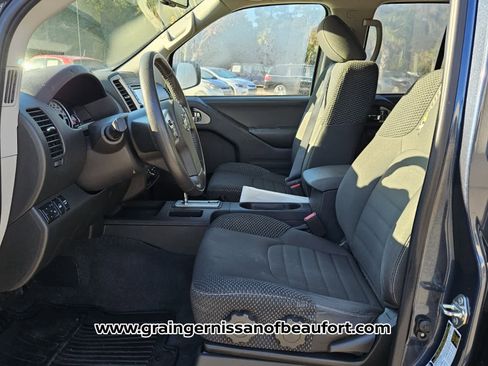 Used 2019 Nissan Frontier PRO-4X image 3