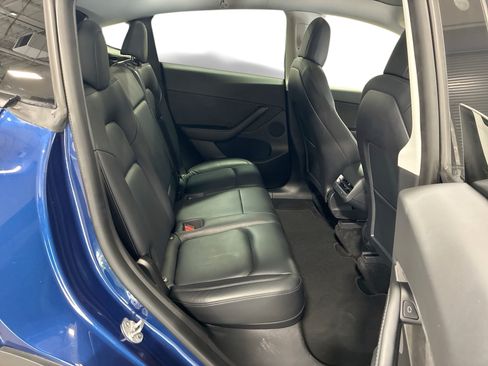 Certified 2021 Tesla Model Y Long Range AWD/4WD image 11