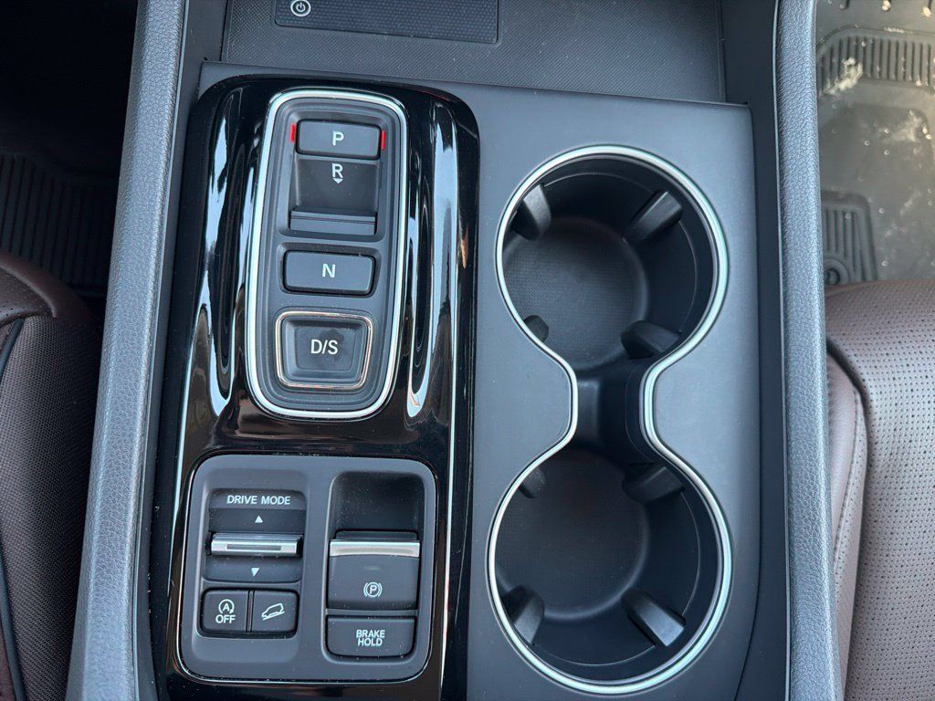 Used 2025 Honda Pilot Elite image 11