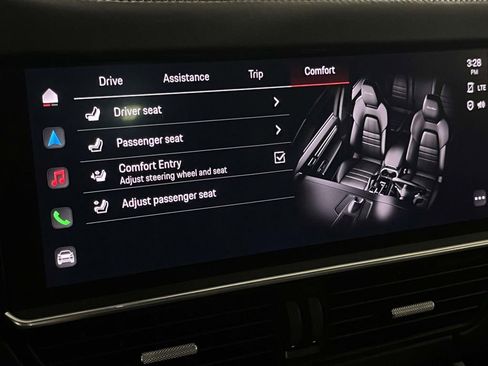 Certified 2023 Porsche Cayenne Turbo AWD/4WD image 32