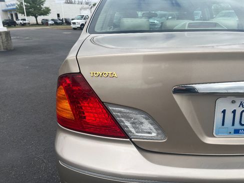 Used 2001 Toyota Avalon XLS image 15