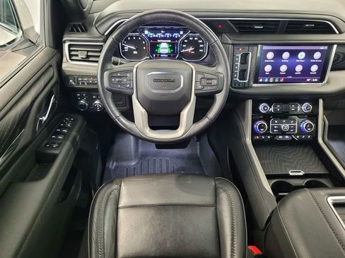 Used 2021 GMC Yukon XL Denali w/ Denali Premium Package image 16