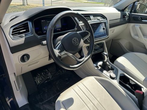 Used 2022 Volkswagen Tiguan SE image 15
