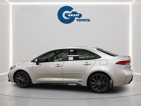 Used 2025 Toyota Corolla SE w/ SE Premium Package AWD/4WD image 3