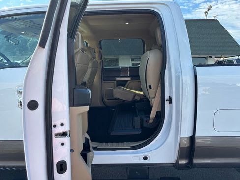 Used 2019 Ford F250 Lariat w/ Chrome Package image 24