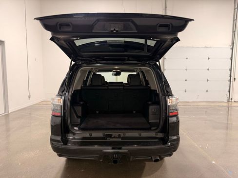 Used 2022 Toyota 4Runner TRD Sport AWD/4WD image 9