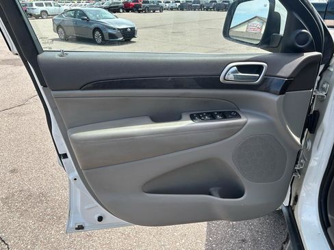 Used 2011 Jeep Grand Cherokee Laredo AWD/4WD image 14