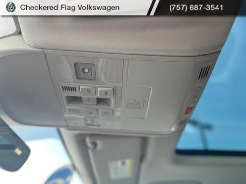 Used 2025 Volkswagen Taos SE AWD/4WD image 19
