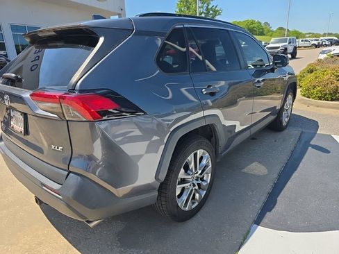 Used 2019 Toyota RAV4 XLE Premium image 7