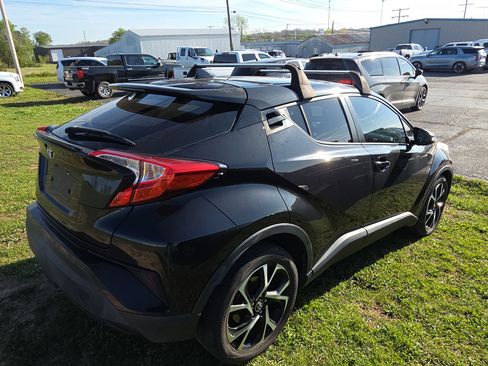 Used 2018 Toyota C-HR XLE image 6