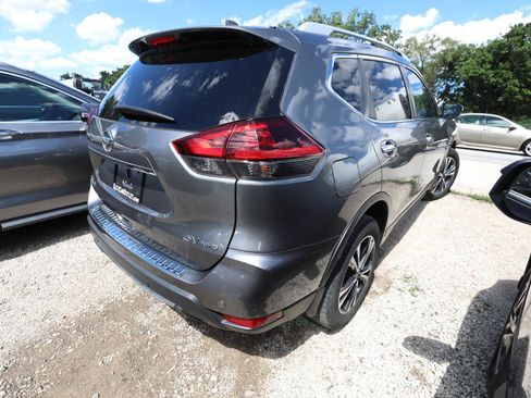 Used 2020 Nissan Rogue SV w/ Premium Package AWD/4WD image 6