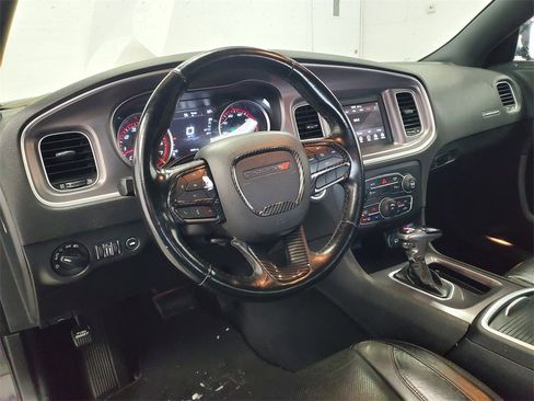 Used 2020 Dodge Charger SXT w/ Leather Interior Group image 11