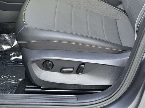 Used 2024 Volkswagen Taos SE image 15