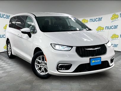 Used 2023 Chrysler Pacifica Touring-L