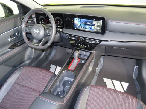 Certified 2025 Nissan Kicks SR w/ Illumination Package image 37