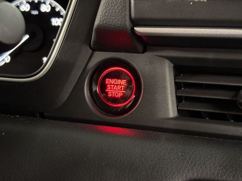 Certified 2025 Honda Pilot Touring image 27