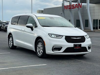 Used 2023 Chrysler Pacifica Touring-L