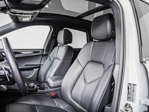 Certified 2026 Porsche Macan AWD/4WD image 6