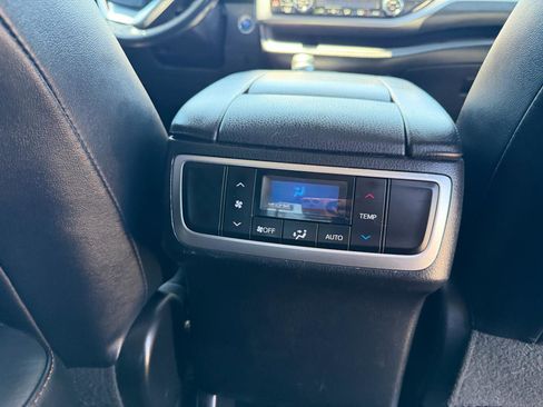 Used 2017 Toyota Highlander Limited AWD/4WD image 42