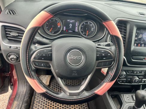 Used 2019 Jeep Cherokee Latitude w/ Cold Weather Group FWD image 15