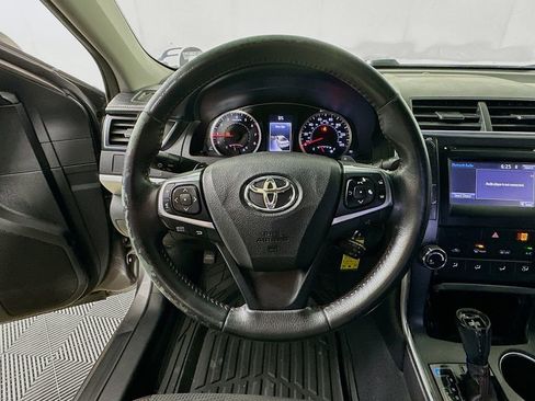 Used 2017 Toyota Camry SE FWD image 13