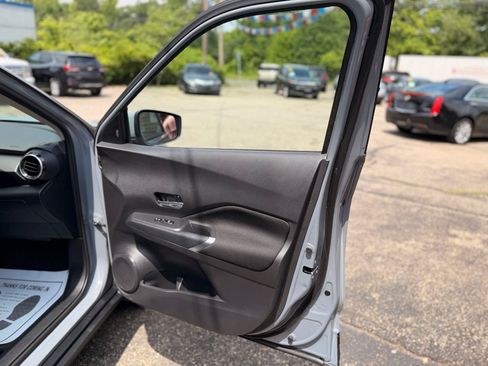 Used 2021 Nissan Kicks SV FWD image 28