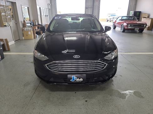 Used 2018 Ford Fusion SE FWD image 3