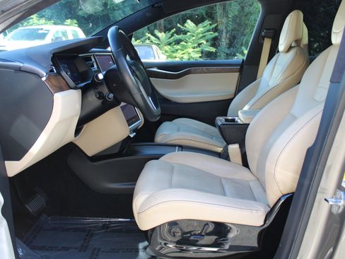 Used 2016 Tesla Model X 90D image 34