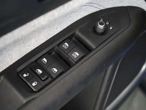 Used 2022 Jeep Compass Latitude AWD/4WD image 17