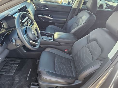 Used 2024 Nissan Pathfinder Platinum image 22