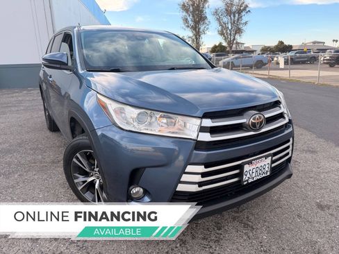 Used 2017 Toyota Highlander Plus w/ Carpet Mat Package FWD image 2