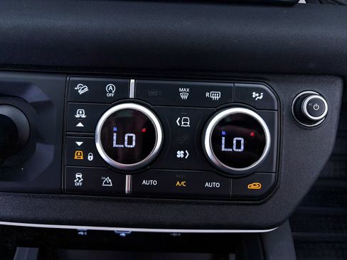 Used 2023 Land Rover Defender 110 SE AWD/4WD image 46