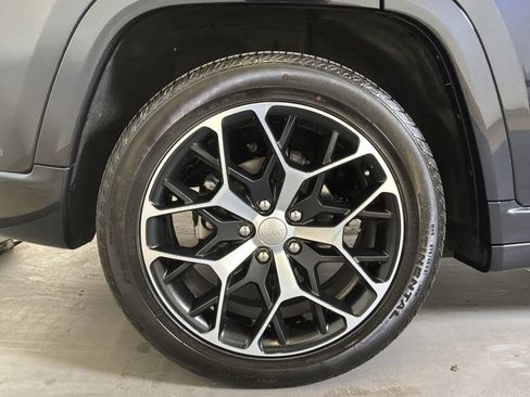 Used 2024 Jeep Grand Cherokee Summit AWD/4WD image 11