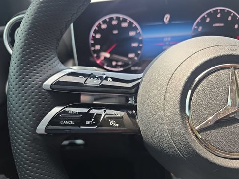 Used 2024 Mercedes-Benz GLC 300 4MATIC image 17