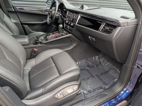 Used 2025 Porsche Macan image 21