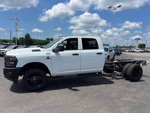 New 2026 RAM 3500 Tradesman AWD/4WD image 3