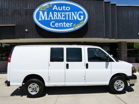 Used 2022 GMC Savana 2500 w/ Driver Convenience Package image 4